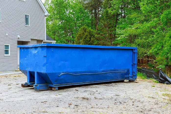 Different sizes of roll-off dumpsters available in Miami